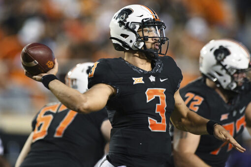 Sanders powers Oklahoma State past No. 25 Kansas State 31-20