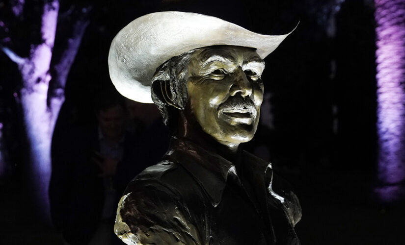 Bronze sculpture of Burt Reynolds unveiled at his gravesite 3 years after his death
