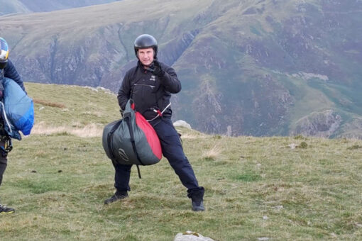 Tom Cruise surprises hikers after landing helicopter, parachuting off cliff