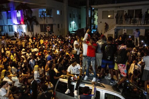 Miami officials lament crime spike in South Beach’s entertainment district amid police crackdown in area