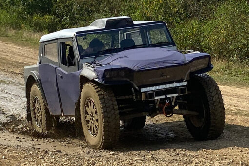 Fabric-bodied hybrid pickup can go 4,350 miles between fill-ups