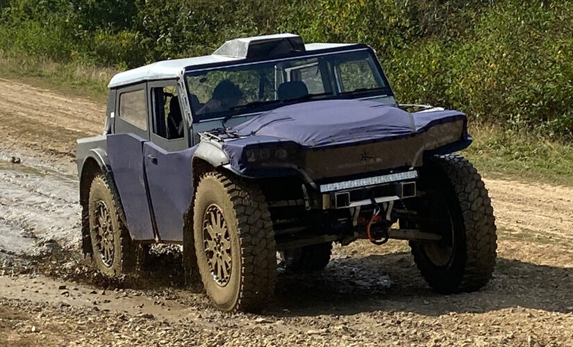 Fabric-bodied hybrid pickup can go 4,350 miles between fill-ups