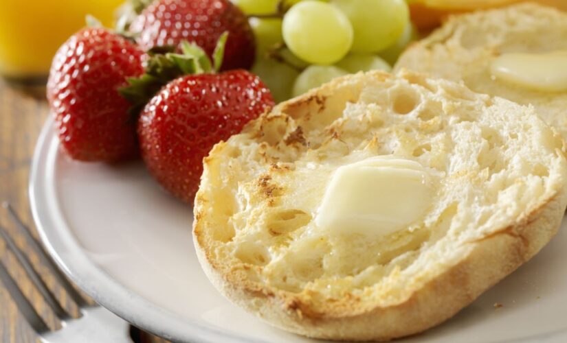 Man reveals ‘right’ way to cut an English muffin and the internet is divided
