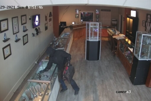 Arkansas suspect used stolen truck in jewelry store heist, stole thousands of dollars worth of items: police