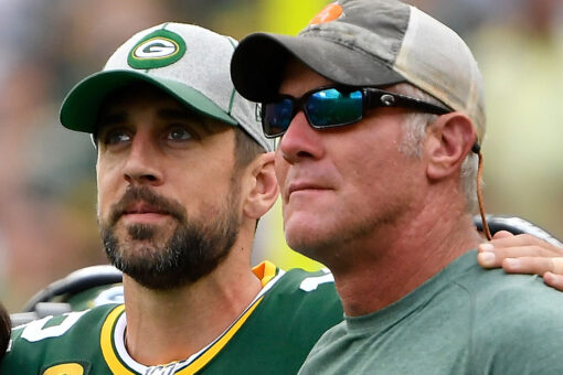 Peyton, Eli Manning rib Brett Favre for being late to show: ‘My two tin cans and a string finally worked’