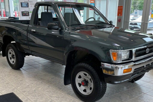 Barn find 1993 Toyota Pickup with 84 miles up for auction