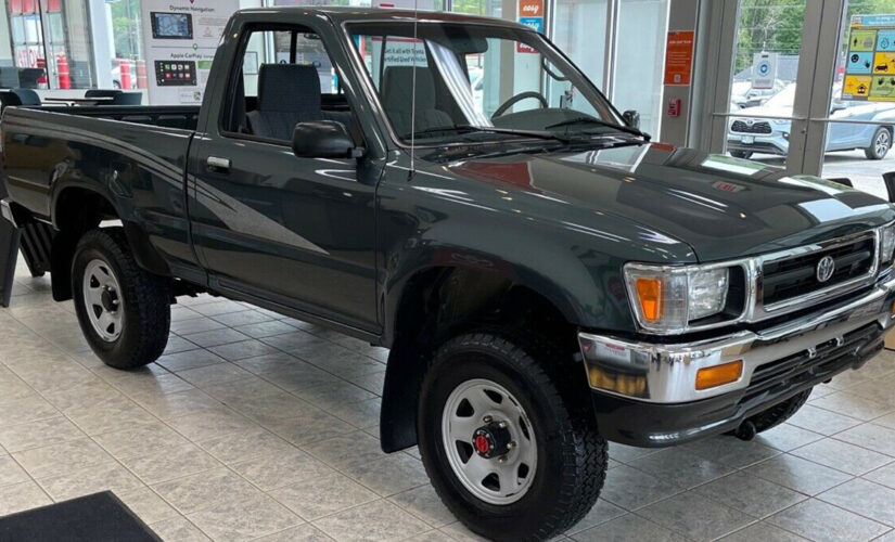 Barn find 1993 Toyota Pickup with 84 miles up for auction