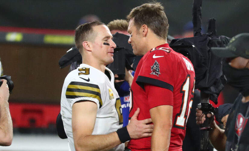 Drew Brees congratulates Tom Brady on eclipsing passing yards record