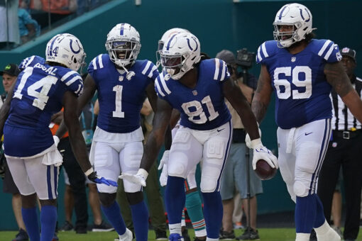 Colts get 1st win of season, top sputtering Dolphins 27-17