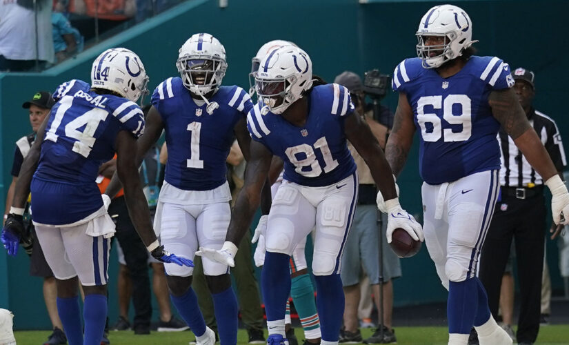 Colts get 1st win of season, top sputtering Dolphins 27-17