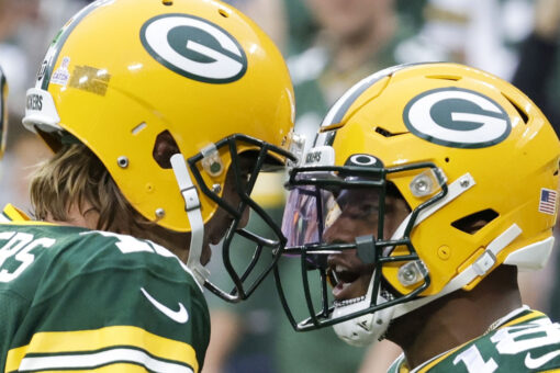 Rodgers-Cobb connection helps Packers beat Steelers 27-17