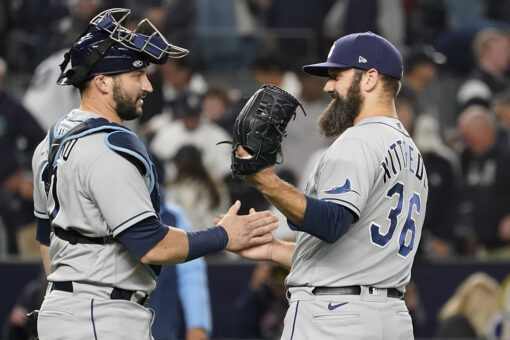 Yanks’ rally fizzles, AL wild-card race tightens as Rays win