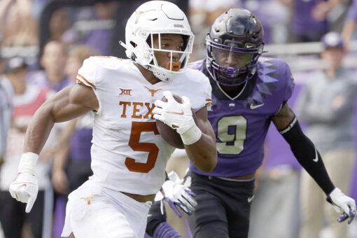 Robinson runs for 216 yards, 2 TDs as Texas beats TCU 32-27