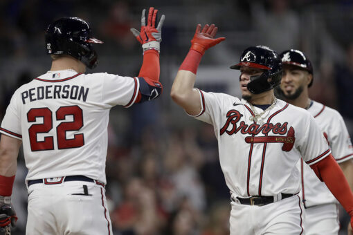 Pederson, Contreras HRs power Braves past Mets 6-5