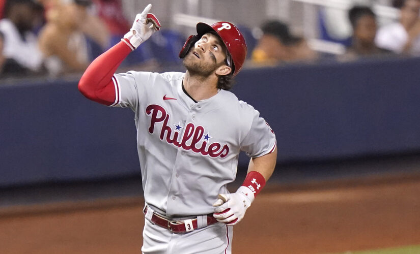 Harper homers, Suárez shuts down Marlins in Phils’ 5-0 win