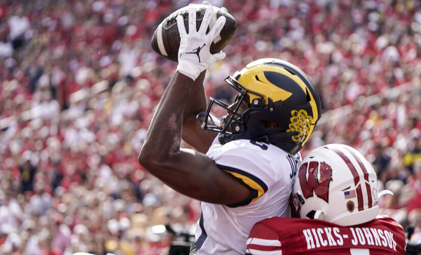 No. 14 Michigan rips Wisconsin 38-17; Badgers’ Mertz injured