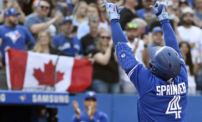 Jays stay close in wild-card race, hit 5 HRs, rout O’s 10-1