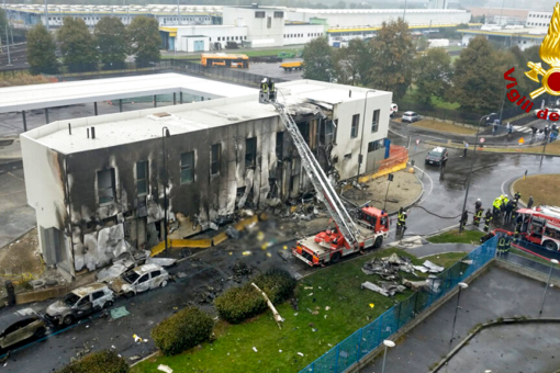 Plane crashes into building near Milan; all 8 aboard die