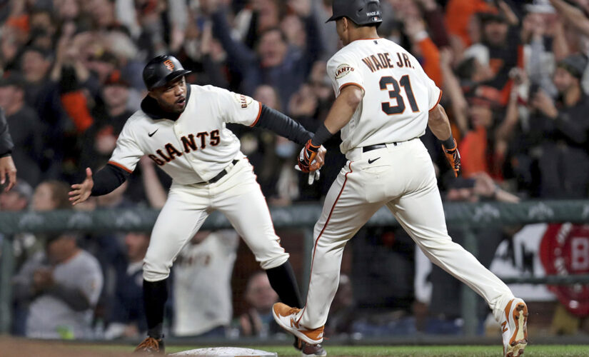 Wade, Giants beat D-backs in 9th, hold 2-game NL West edge