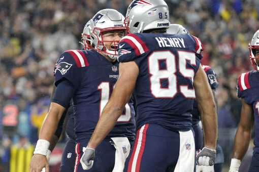 Mac Jones, Patriots look to spoil Tom Brady’s return, take lead at halftime