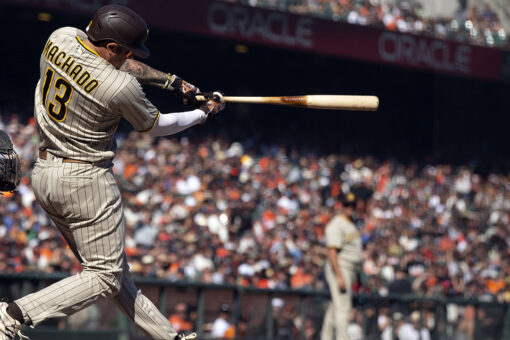 Giants miss chance to clinch NL West, fall to Padres in 10th