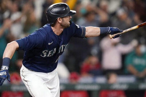 Haniger keeps M’s playoff hopes alive with rally vs Angels