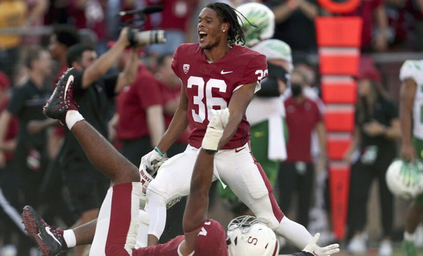 Stanford rallies late to beat No. 3 Oregon 31-24 in OT