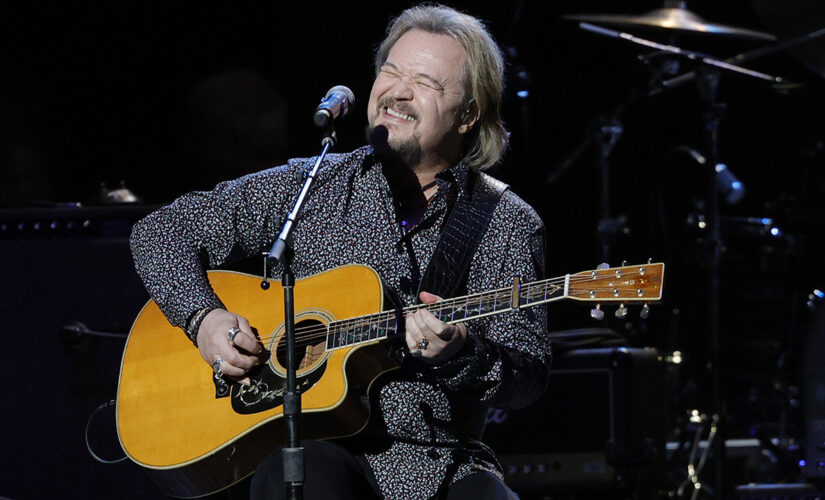 Travis Tritt performs national anthem at NLCS Game 6 after bashing coronavirus vaccine mandates