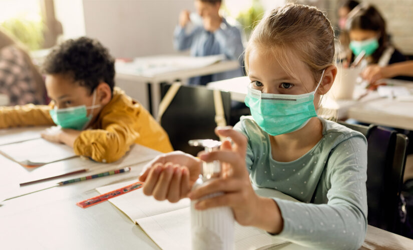 California school district tells parents their children must eat lunch in the rain due to COVID