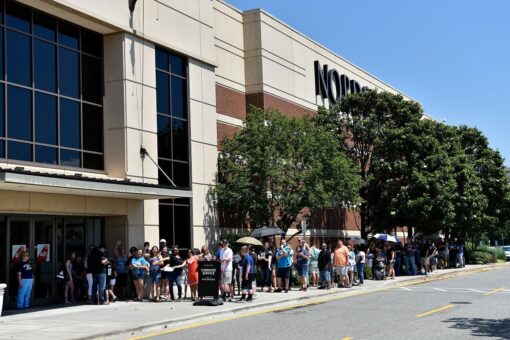 North Carolina Black Friday mall shooting sends customers scrambling, 3 shot, 1 in custody