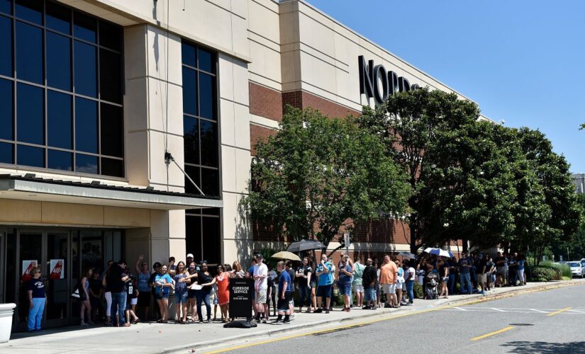 North Carolina Black Friday mall shooting sends customers scrambling, 3 shot, 1 in custody