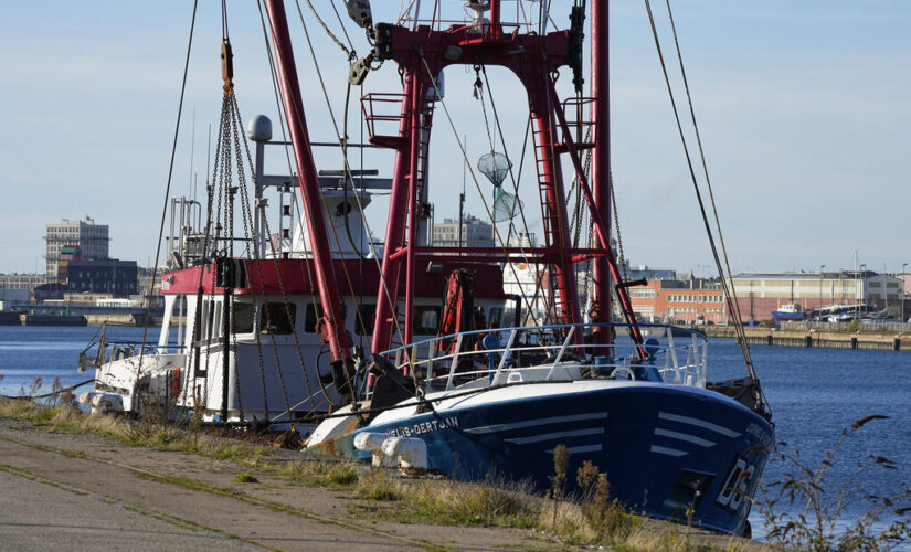 Britain issues 48-hour deadline in France fishing dispute