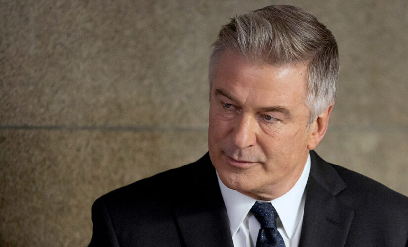 Alec Baldwin difficult on &apos;30 Rock&apos; set, threatened to assault director, book claims