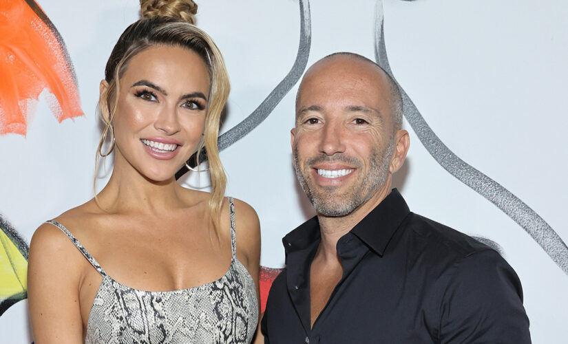 Chrishell Stause, Jason Oppenheim spend Thanksgiving serving meals to the homeless: ‘Tons to be thankful for’