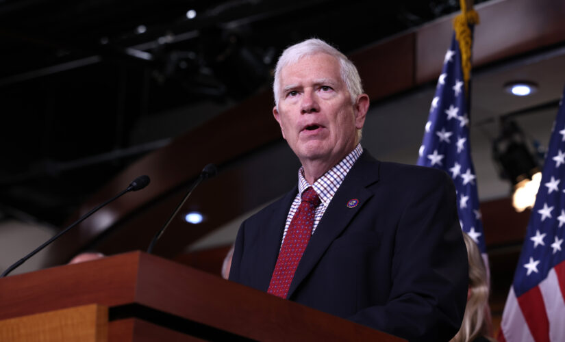 Mo Brooks: Reported Biden plan to pay $450K to separated migrants is ‘abhorrent and borderline evil’