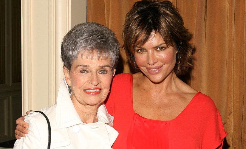 &apos;RHOBH&apos; star Lisa Rinna honors her mother Lois during first Thanksgiving without her: &apos;We all cried&apos;