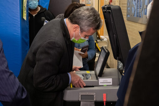 NYC may soon let 800,000 non-US citizens vote