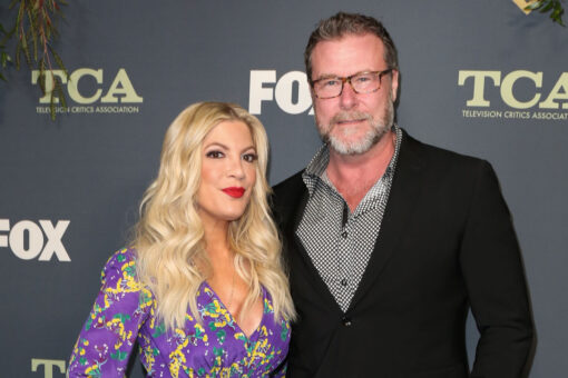 Tori Spelling posts without Dean McDermott during Thanksgiving celebration with daughters amid divorce rumors