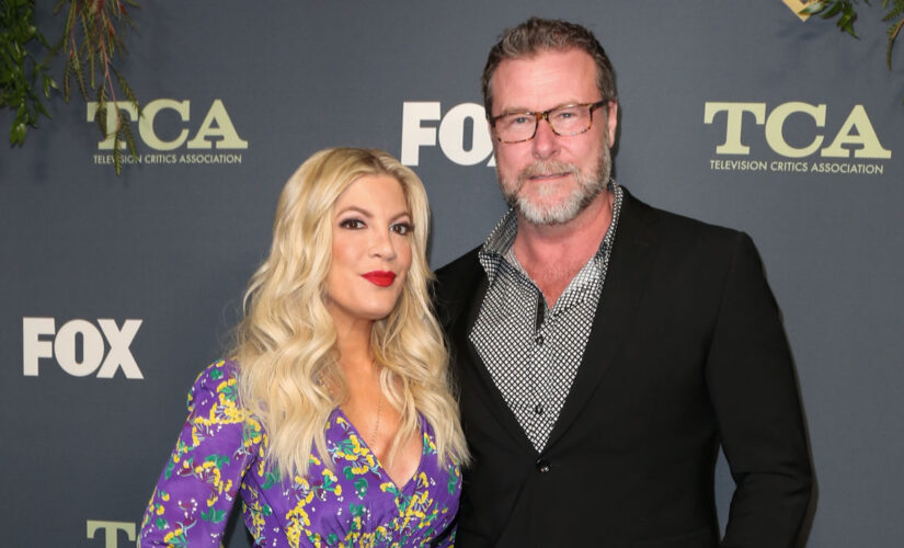 Tori Spelling posts without Dean McDermott during Thanksgiving celebration with daughters amid divorce rumors