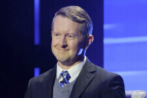 &apos;Jeopardy!&apos; host Ken Jennings apologizes for &apos;dad joke&apos;