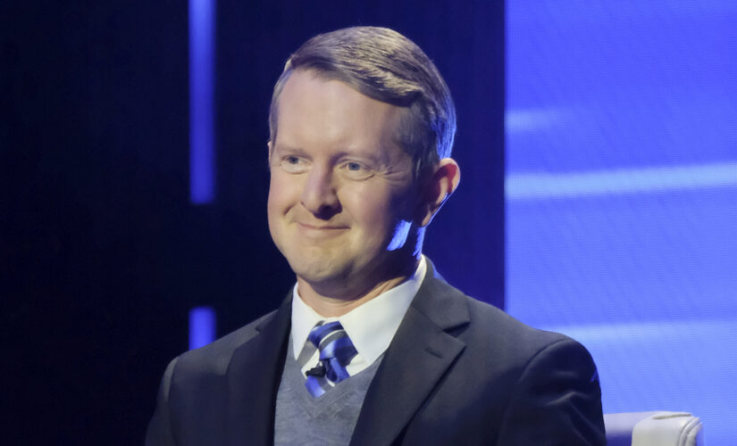 &apos;Jeopardy!&apos; host Ken Jennings apologizes for &apos;dad joke&apos;