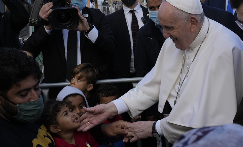 Pope chides Europe, comforts migrants on return to Lesbos