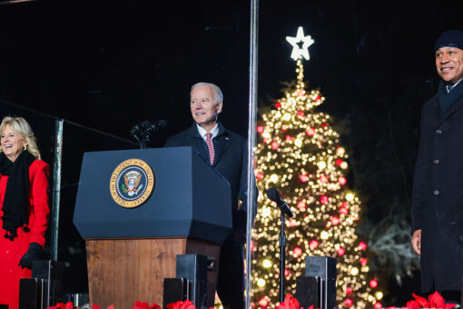 Bidens late to Christmas tree lighting ceremony; crowd told to redo applause