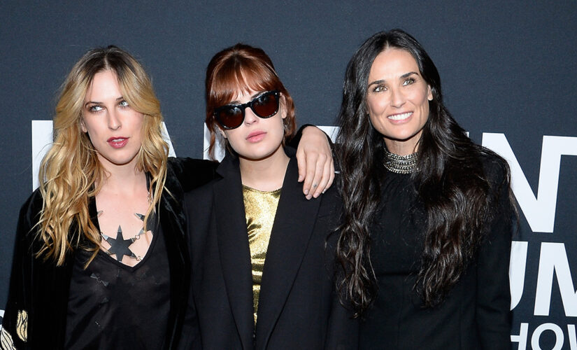 Demi Moore shares photo with daughters, family while &apos;snowed in&apos;