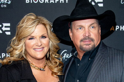 Trisha Yearwood honors Garth Brooks on wedding anniversary: &apos;Happy Sweet Sixteen&apos;