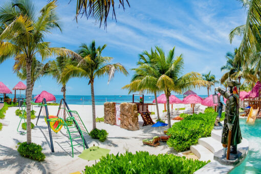 Cancun tourists escape cartel gunfire at all-inclusive resort
