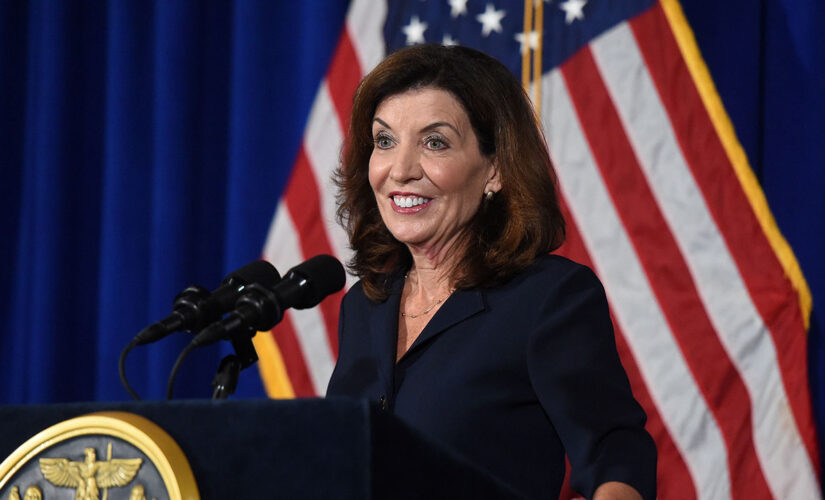 NY Gov. Hochul remains front runner over Democratic rivals in 2022 primary; de Blasio at back of pack