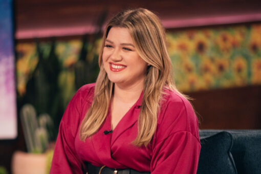 Kelly Clarkson discusses dating 'red flags' amid divorce: 'I'll be single forever'