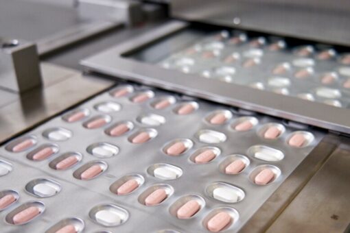 Pfizer COVID-19 pill may not see approval for &apos;months&apos; despite &apos;impressive&apos; data