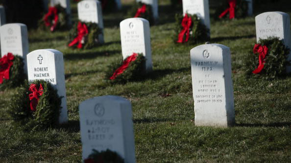 Secularist group targets decades-long tradition of laying wreaths on soldiers&apos; tombs